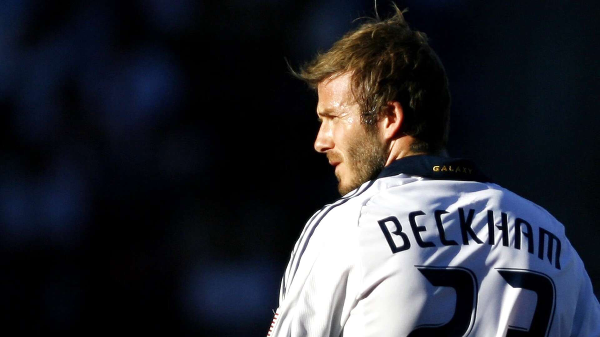 拜仁慕尼黑稳坐榜首，向三冠王迈进